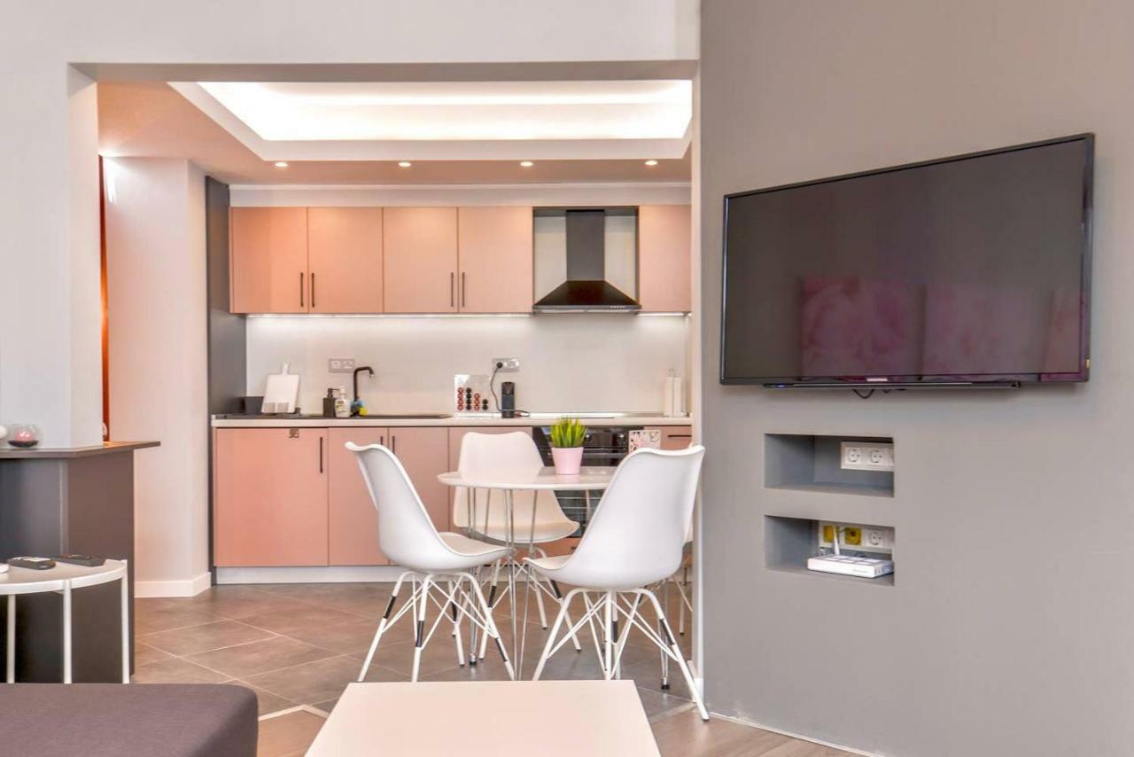 ROSÉ one bedroom designer apartment in city centre Sofia Esterno foto