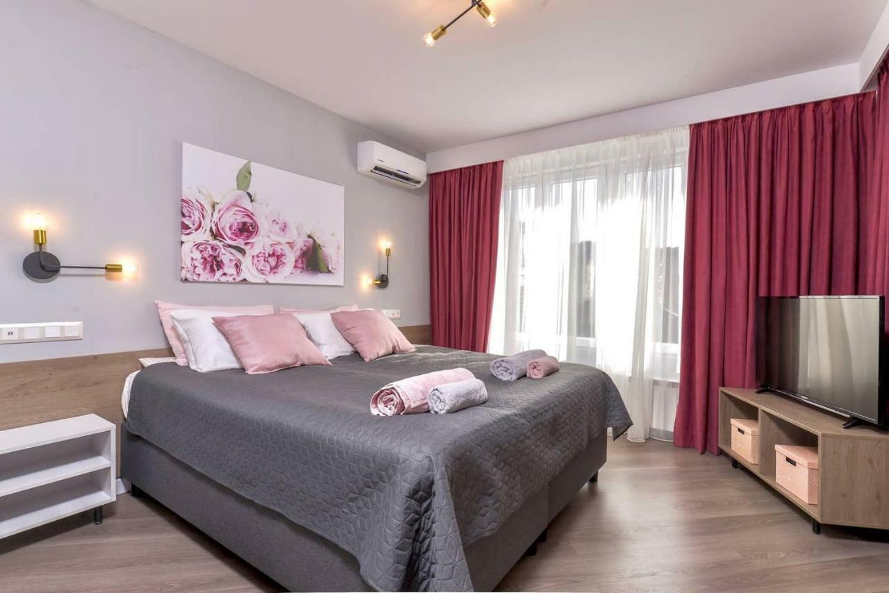 ROSÉ one bedroom designer apartment in city centre Sofia Esterno foto