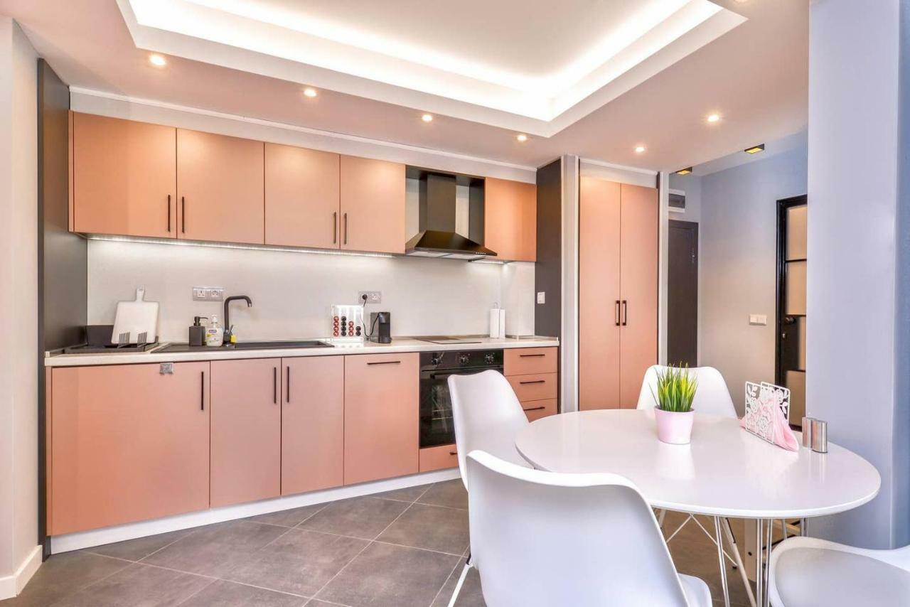 ROSÉ one bedroom designer apartment in city centre Sofia Esterno foto