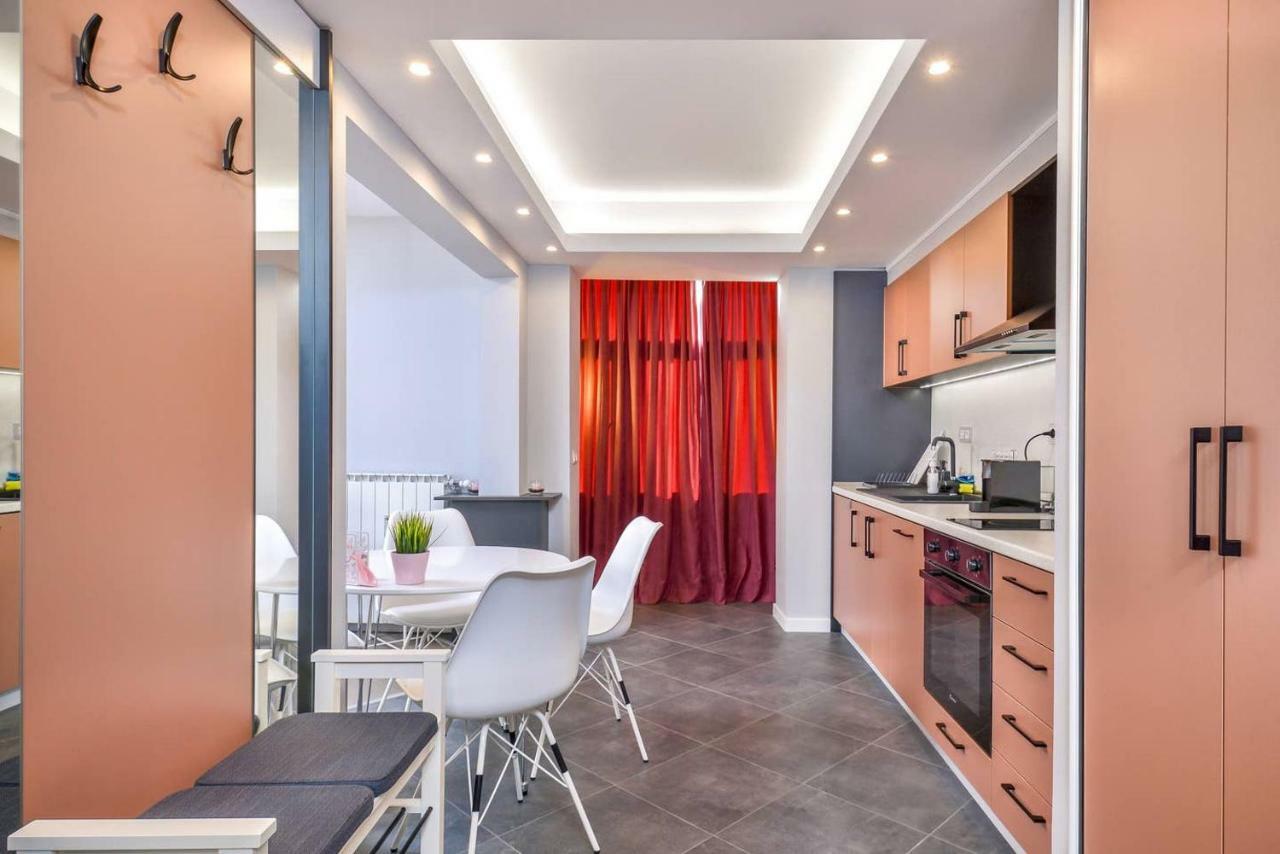 ROSÉ one bedroom designer apartment in city centre Sofia Esterno foto