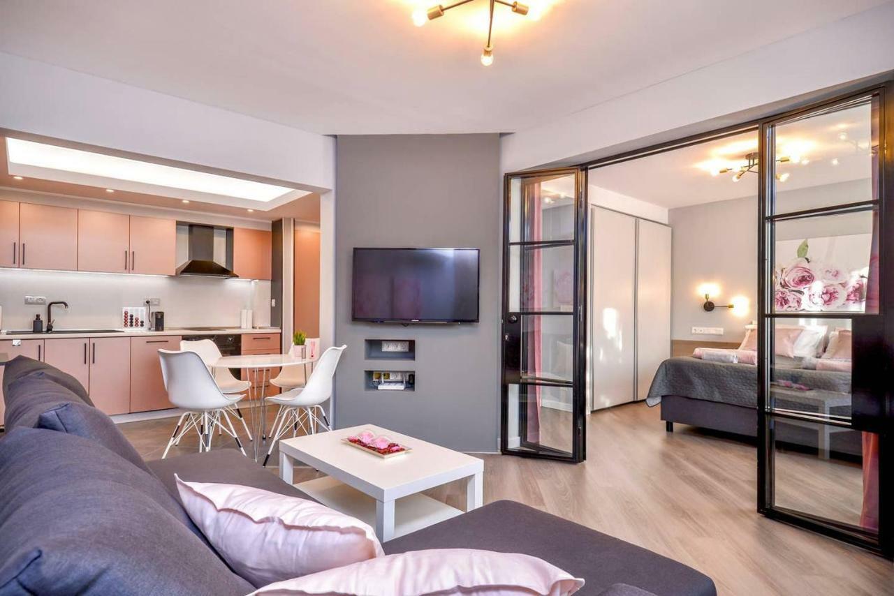 ROSÉ one bedroom designer apartment in city centre Sofia Esterno foto