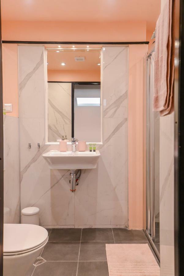 ROSÉ one bedroom designer apartment in city centre Sofia Esterno foto